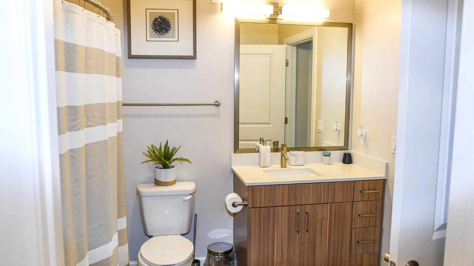 The Zenith Suite Nashville W Gym N Pool Apartment